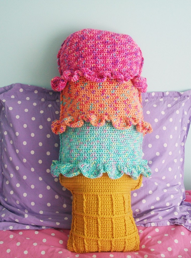 TOP 10 Free Patterns for Gorgeous Crocheted Pillows