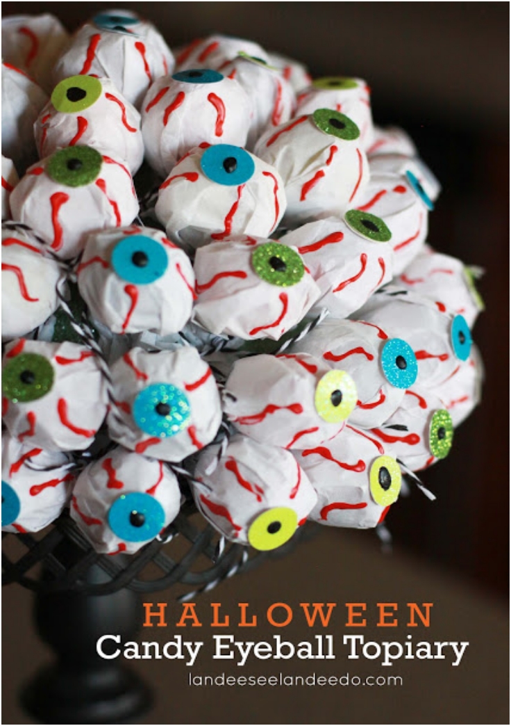 Halloween-Candy-Eyeball-Topiary