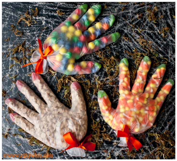 Halloween-glove-treat-bags