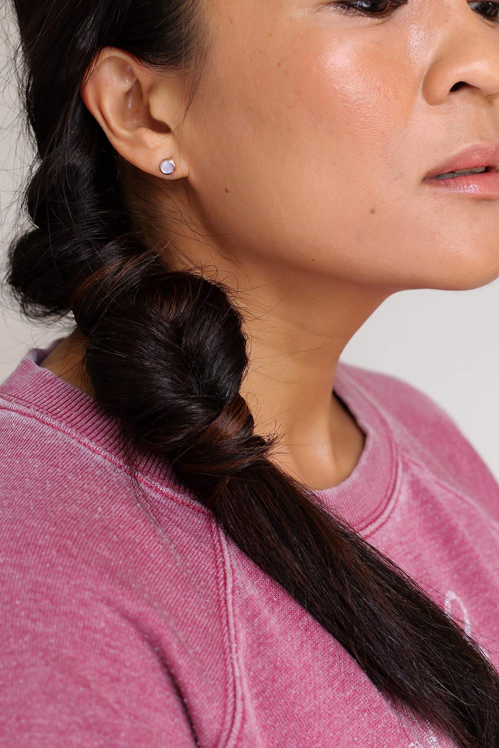 low-double-side-roll-ponytail-side-closeup-final low-double-side-roll-ponytail-side-closeup-final