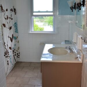 top-10-useful-diy-bathroom-tile-projects_06-300x300