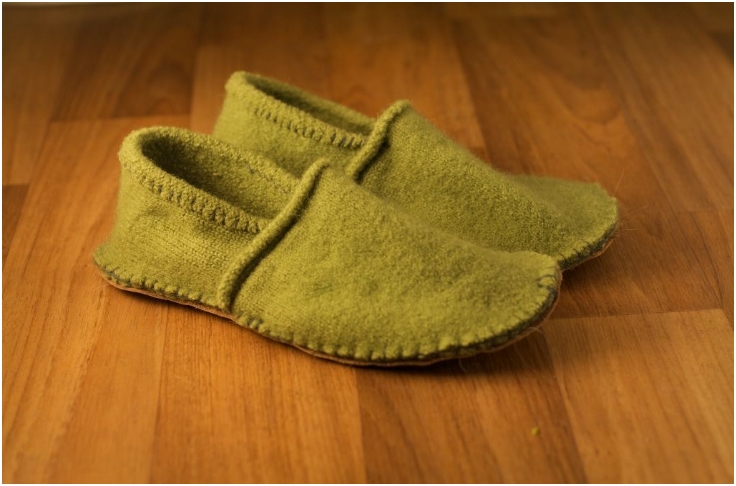 Cosy-slippers-from-your-old-woolly-jumper Cosy-slippers-from-your-old-woolly-jumper