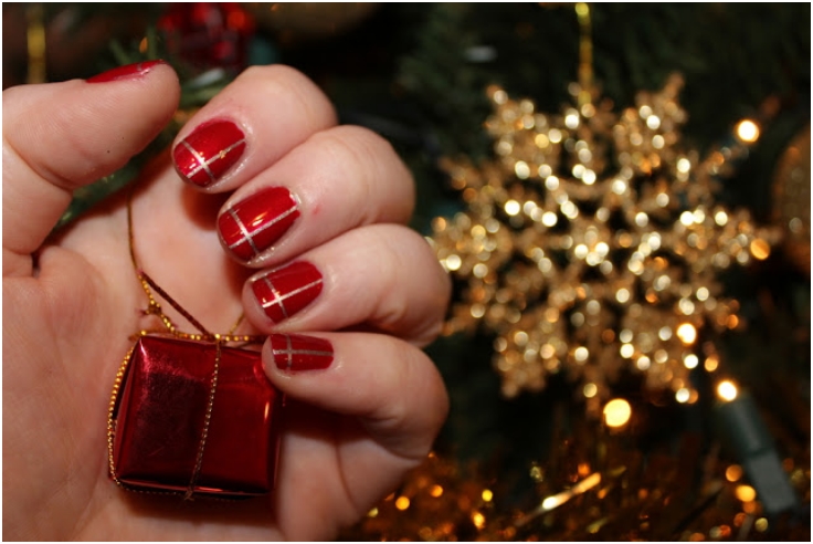 Easy-Christmas-Nail-Art-Christmas-presents