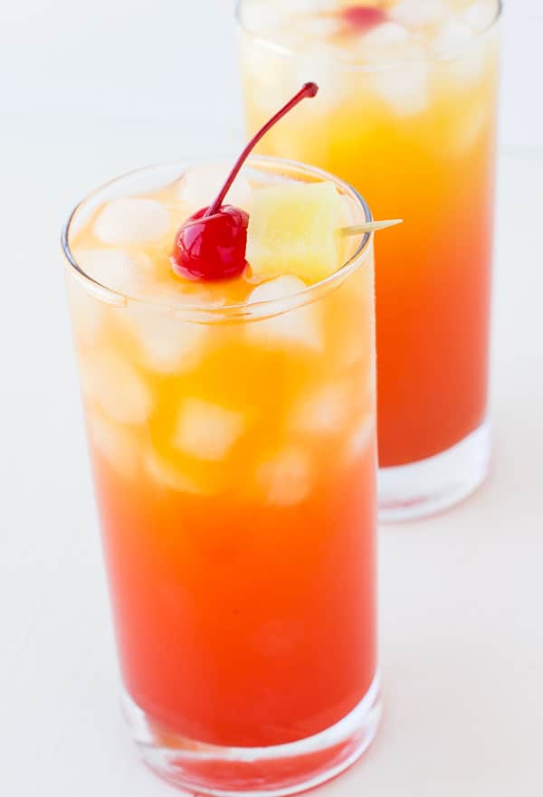 Easy-Pineapple-Rum-Punch-Recipe-4