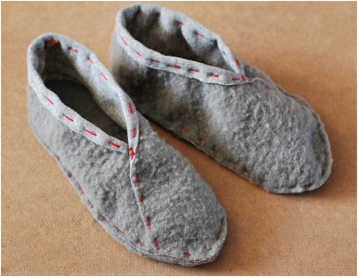 Easy-Slippers-DIY-Tutorial