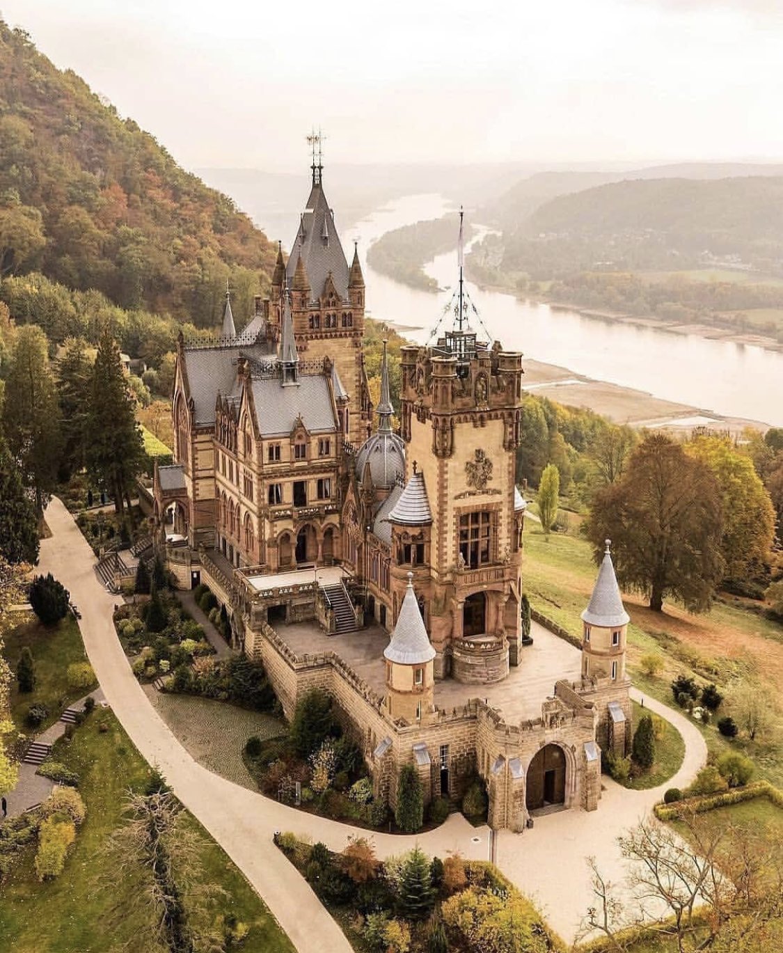 SCHLOSS-DRACHENBURG-GERMANY-