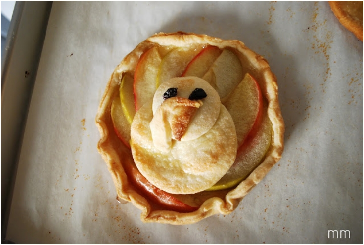 Turkey-Shaped-Apple-Tarts