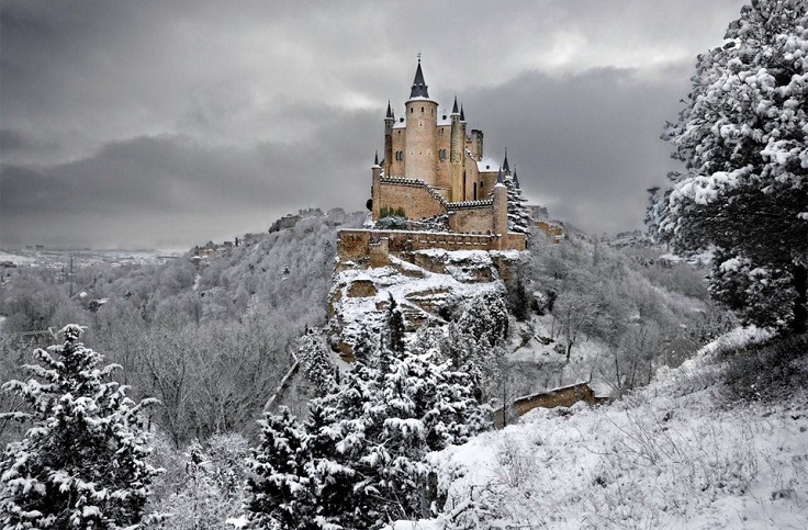 alcazar-castle-of-segovia-spain