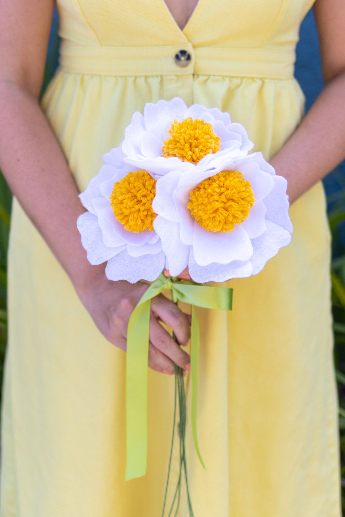 diy-felt-pom-pom-flowers