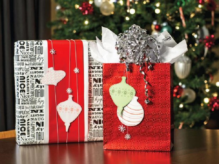 original_Sam-Henderson-Christmas-mod-gift-wrap-red-bag-and-text-box_4x3_lg