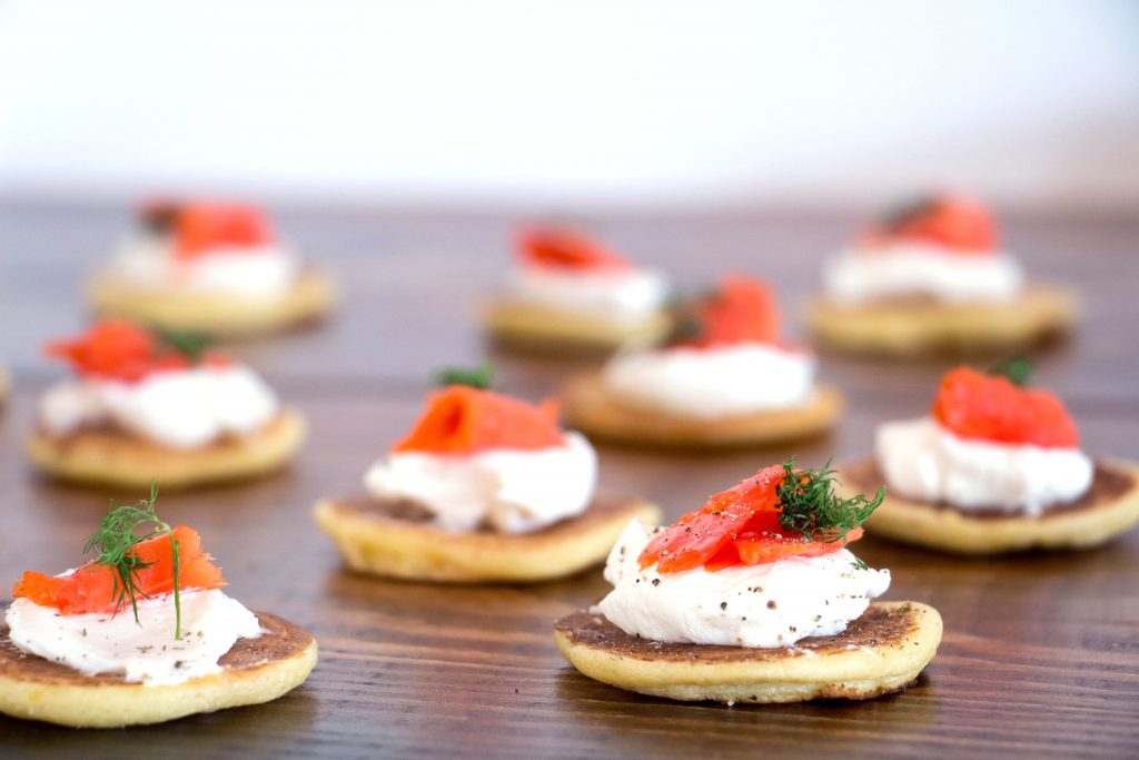 smoked-salmon-blinis-