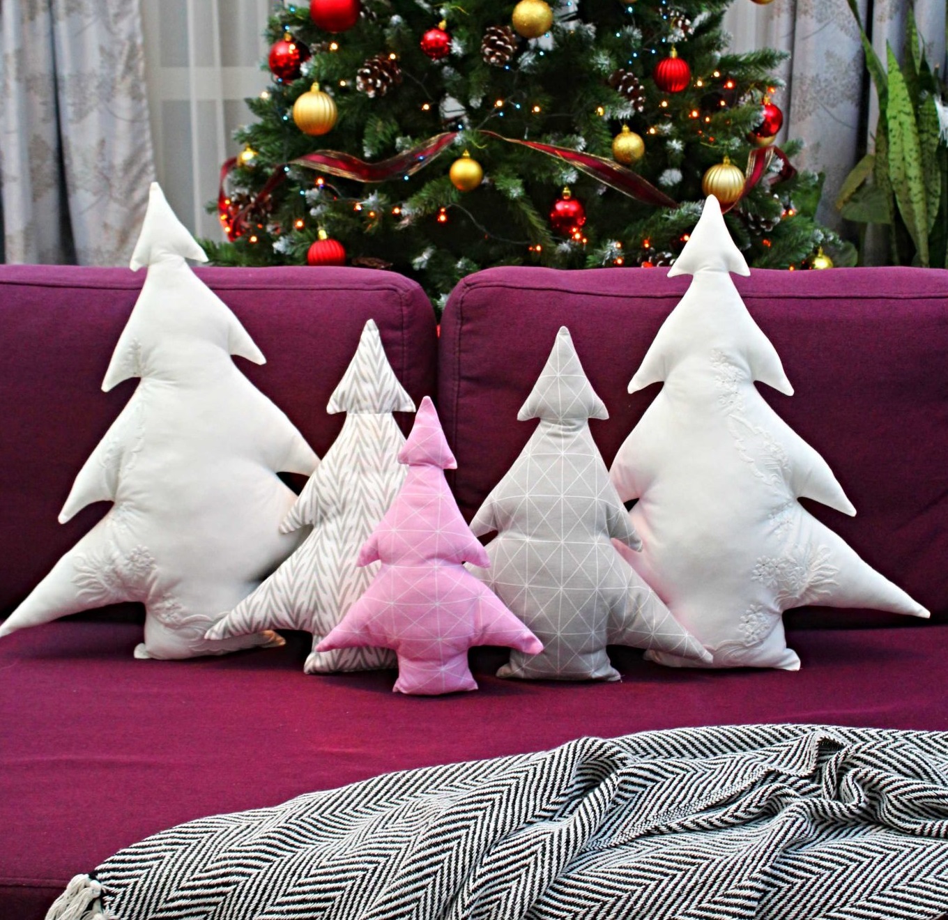 DIY-Christmas-Pillows6 DIY-Christmas-Pillows6