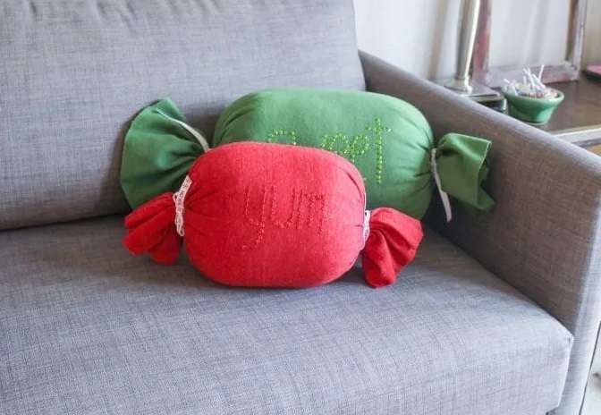 DIY-Christmas-Pillows8 DIY-Christmas-Pillows8