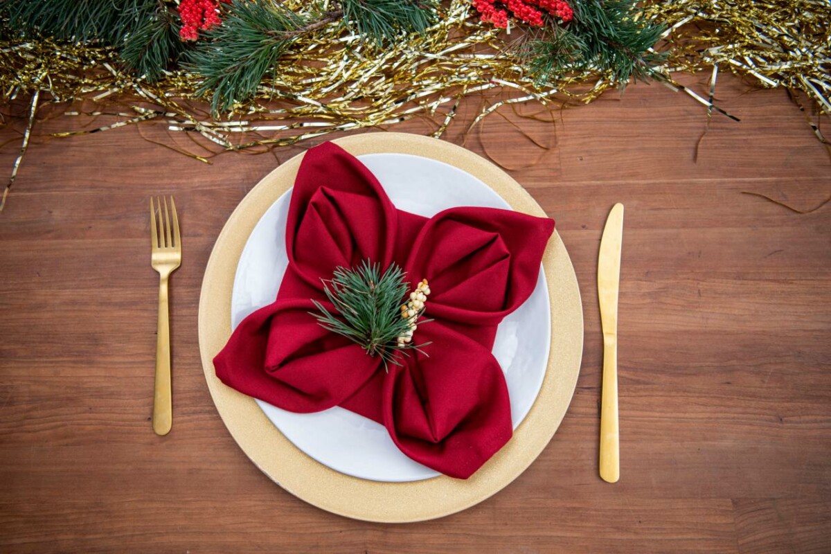 Folded-Poinsettia-Napkin