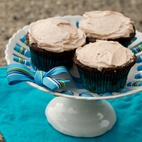 Gingerbread-Cupcakes-with-Cinnamon-Cream-Cheese-Frosting