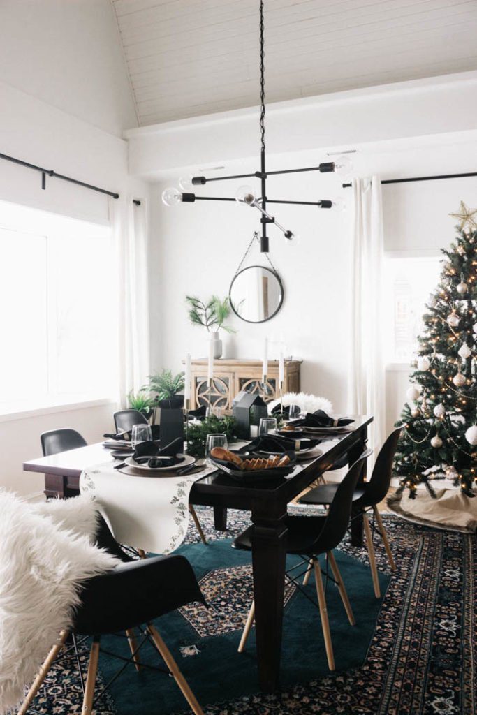 Modern-Christmas-Tablescape Modern-Christmas-Tablescape