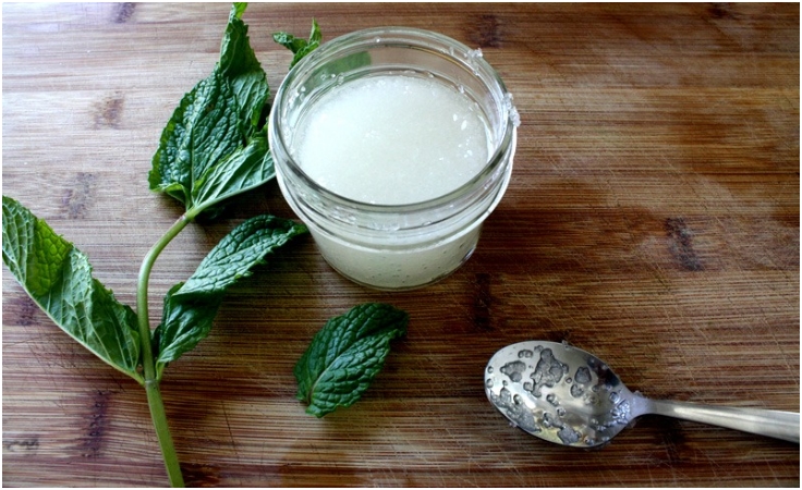 Tea-Tree-and-Mint-Homemade-Foot-Scrub