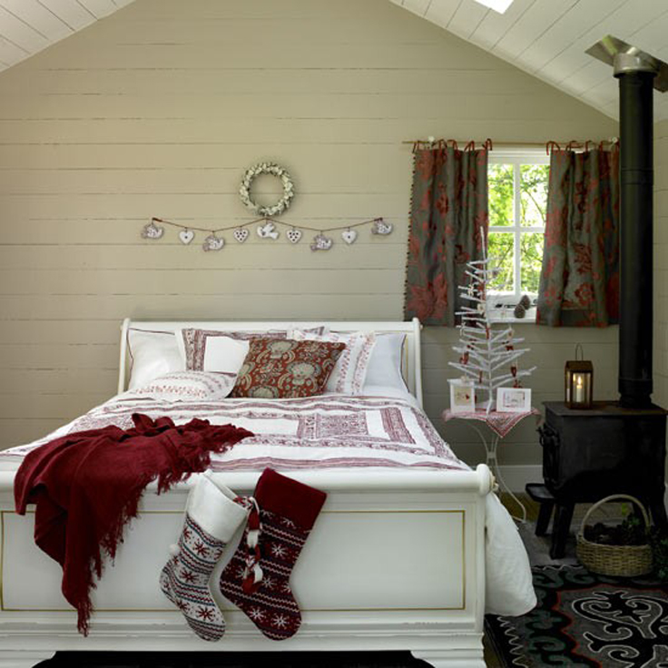 Touches-Christmas-Bedroom_06 Touches-Christmas-Bedroom_06