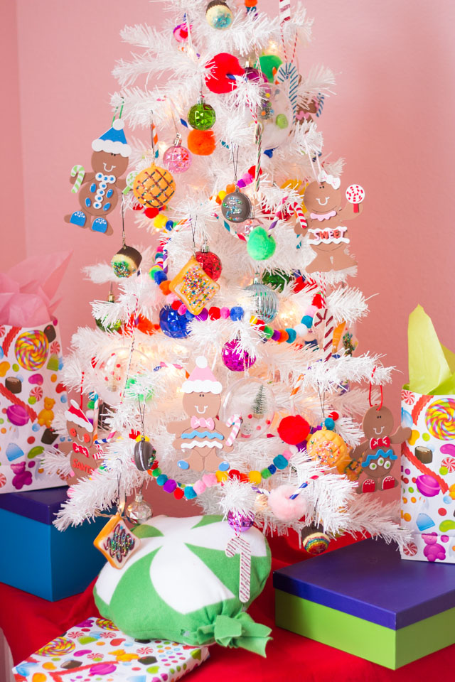 candy-themed-kids-christmas-tree-ideas-6-1-1 candy-themed-kids-christmas-tree-ideas-6-1-1