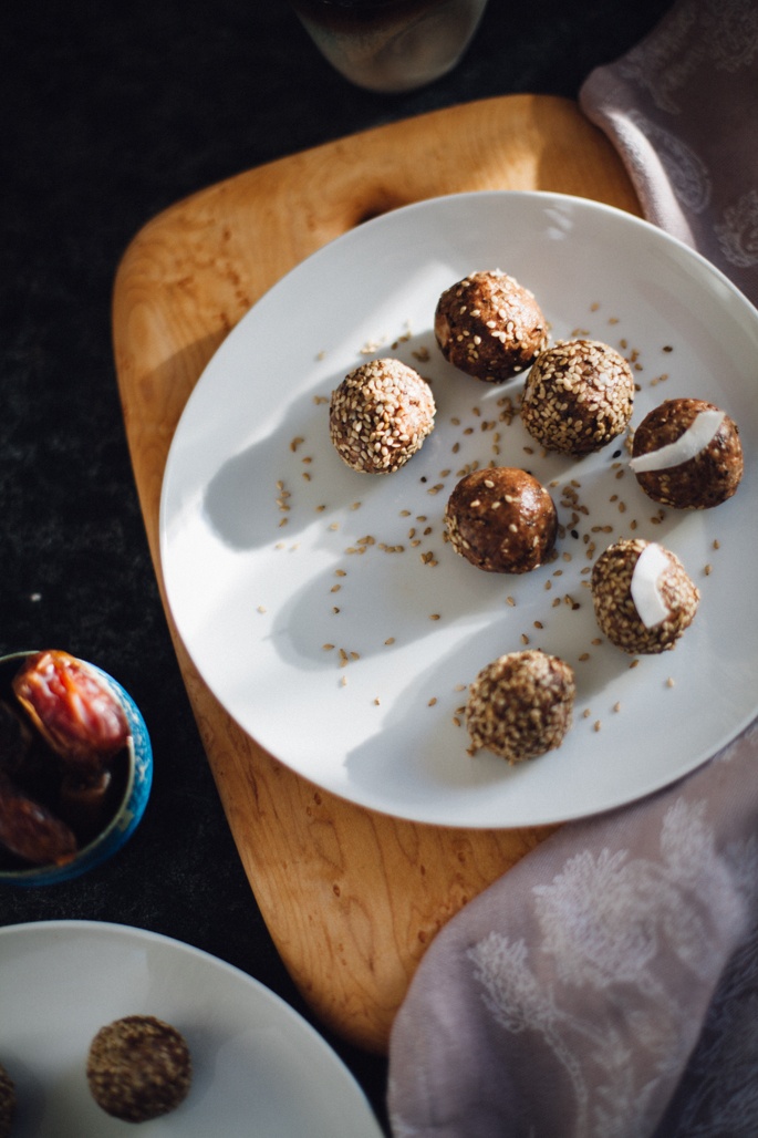 date-tahini-halva-energy-bites-5132 date-tahini-halva-energy-bites-5132