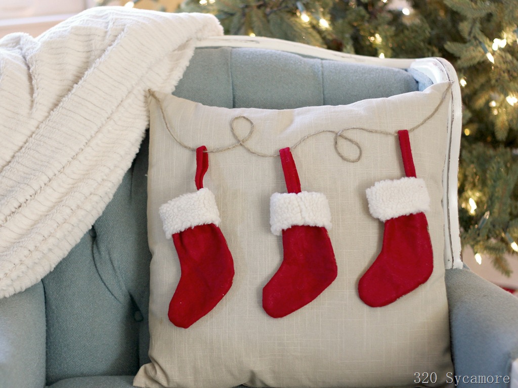 easy-pottery-barn-knock-off-stocking-pillow3 easy-pottery-barn-knock-off-stocking-pillow3
