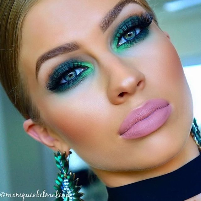 green-makeup-for-blue-eyes-