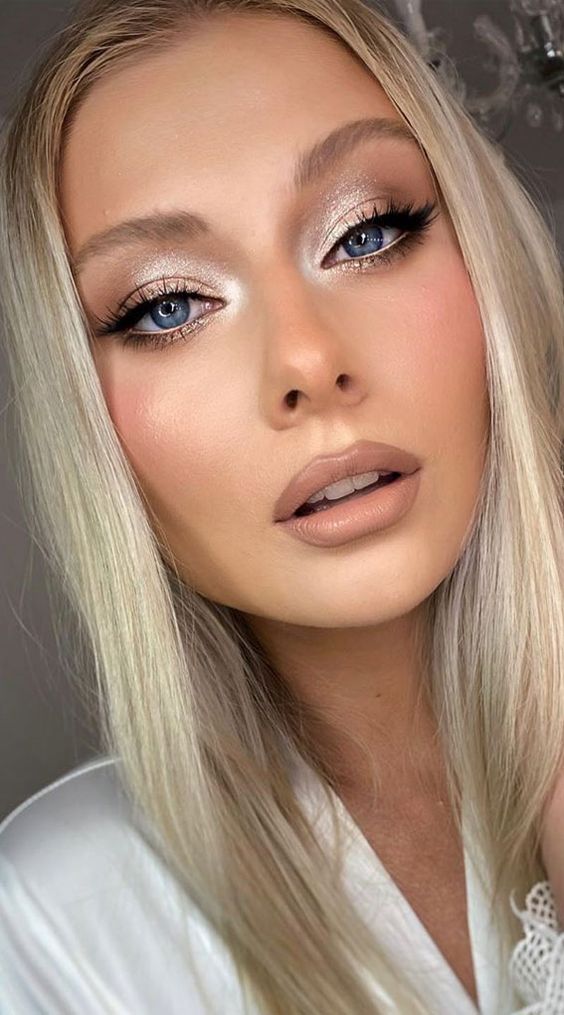 silver-shimmery-makeup-for-blue-eyes-