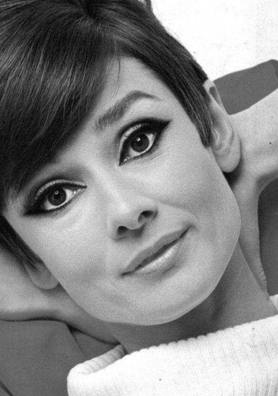 Audrey-Hepburn-in-1960-makeup