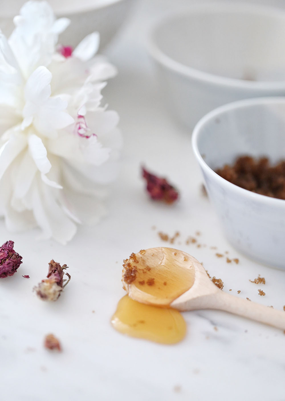 Jillian-Harris-and-Erin-Sousa-DIY-Rose-Honey-Brown-Sugar-Lip-Scrub-8