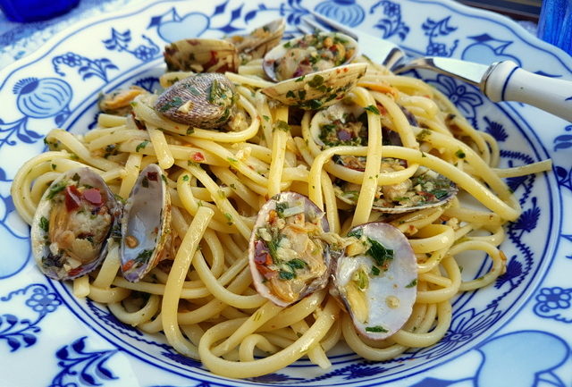 Linguine-with-Sauteed-Clams-