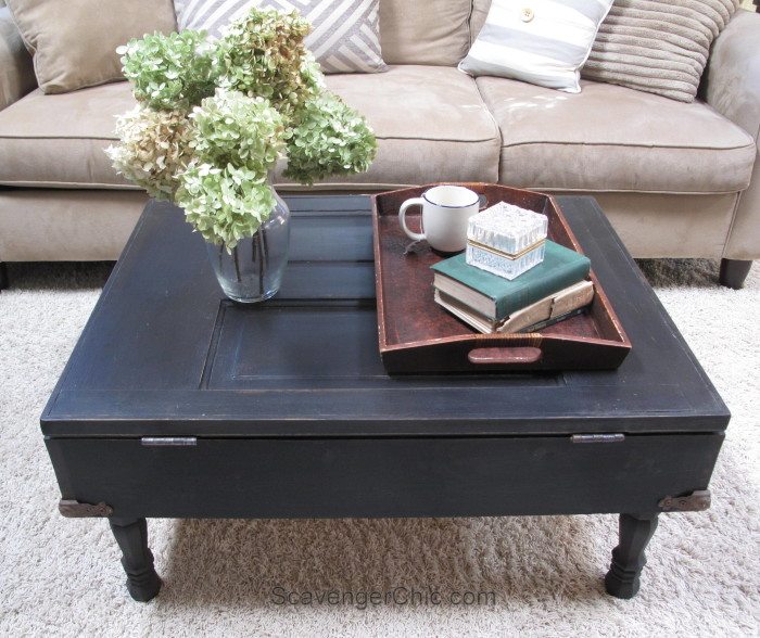 Vintage-Door-Coffee-Table-with-Pallet-wood-interior-700x588-1