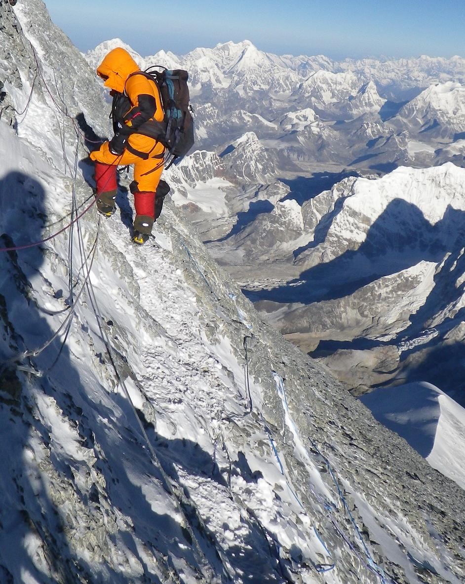 climbing-everest-