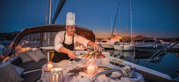 dinner-table-on-a-boat-