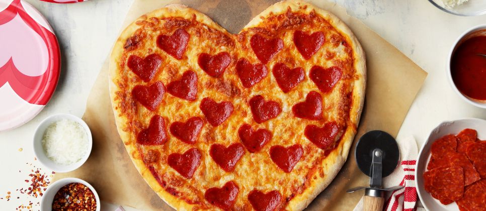 heart-shaped-pizza-