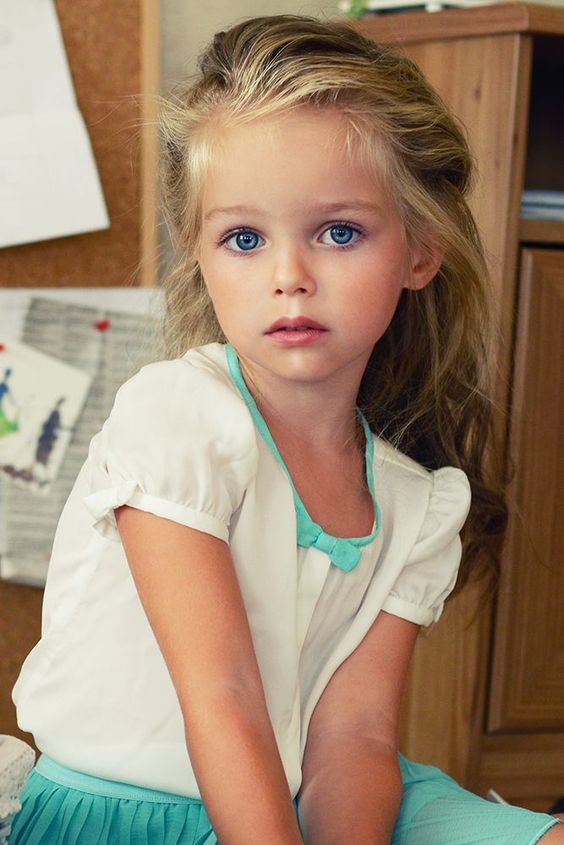 little-girl-with-blue-eyes-