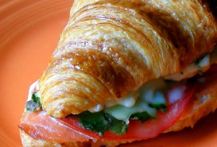 smoked-salmon-avocado-cheesy-croissanwich