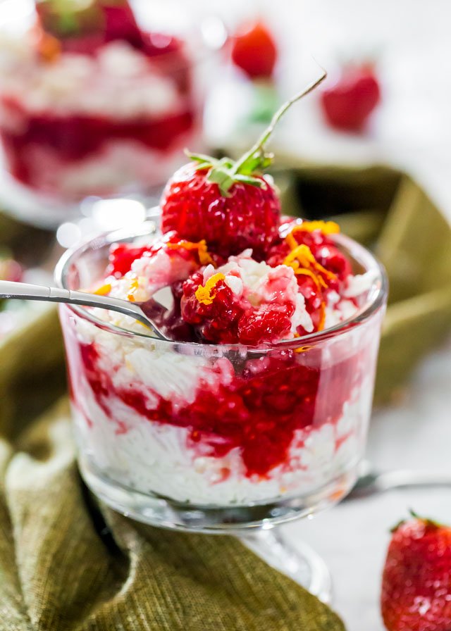 thai-rice-pudding-with-berries-