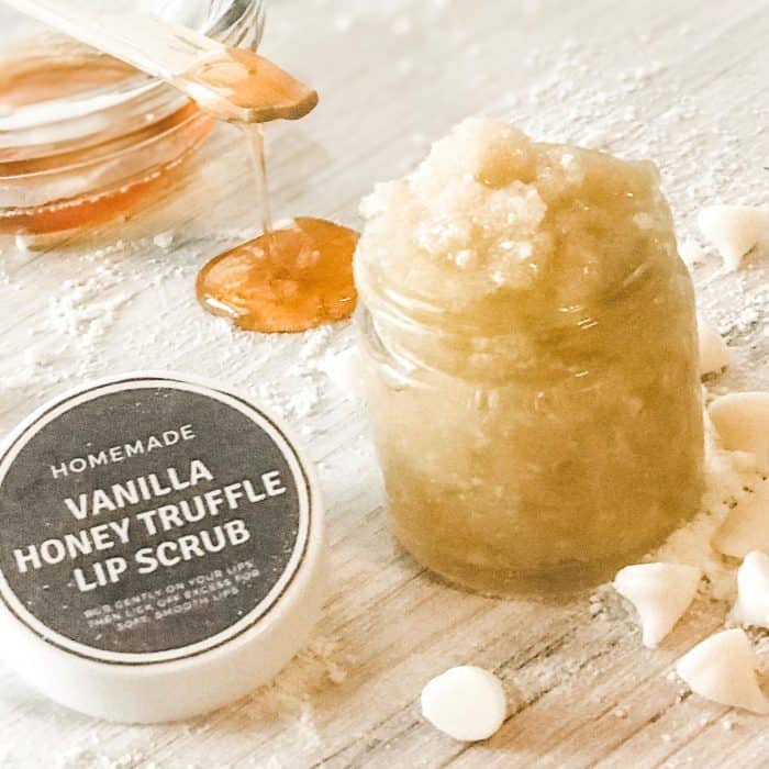 vanilla-honey-lip-scrub-use-700x700-1