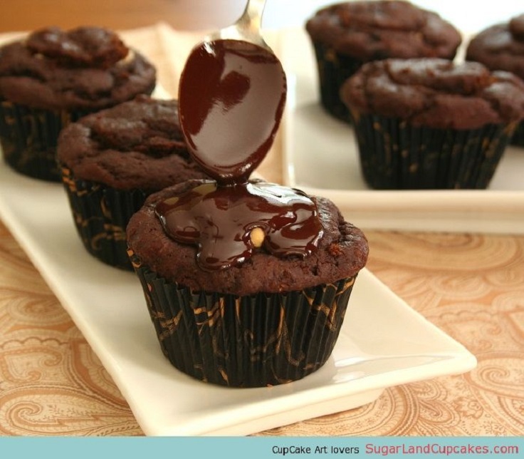 Peanut-butter-cream-filled-cupcakes-with-chocolate-peanut-butter-ganache
