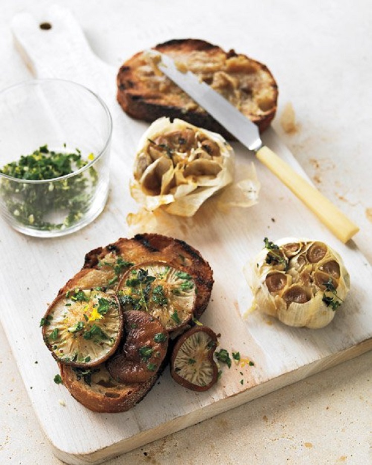 Roasted-Garlic-and-Shiitake-Mushroom-Bruschetta