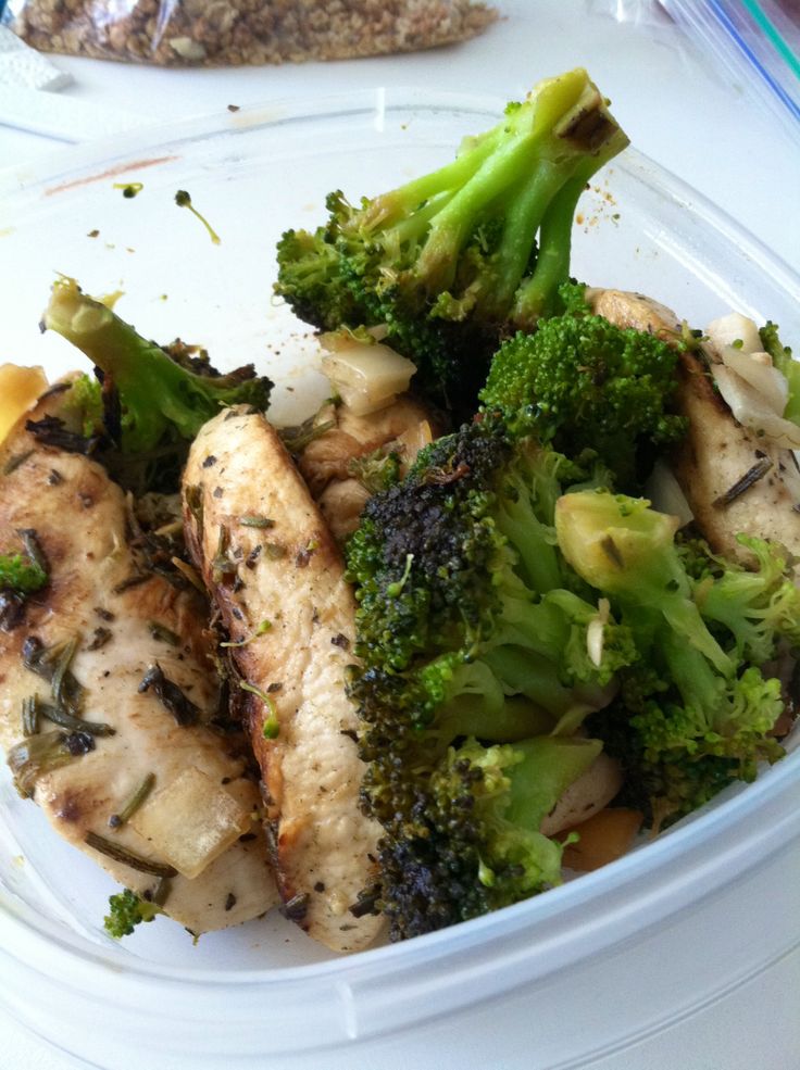 Rosemary-lemon-chicken-sautéed-broccoli