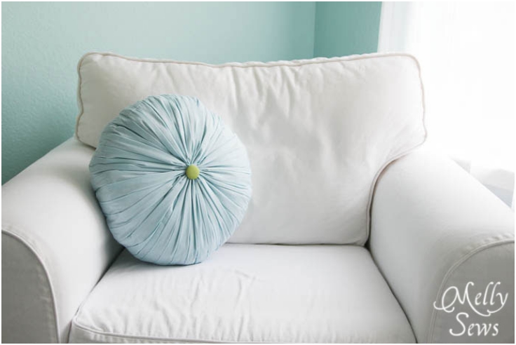 Round-Pleated-Pillow