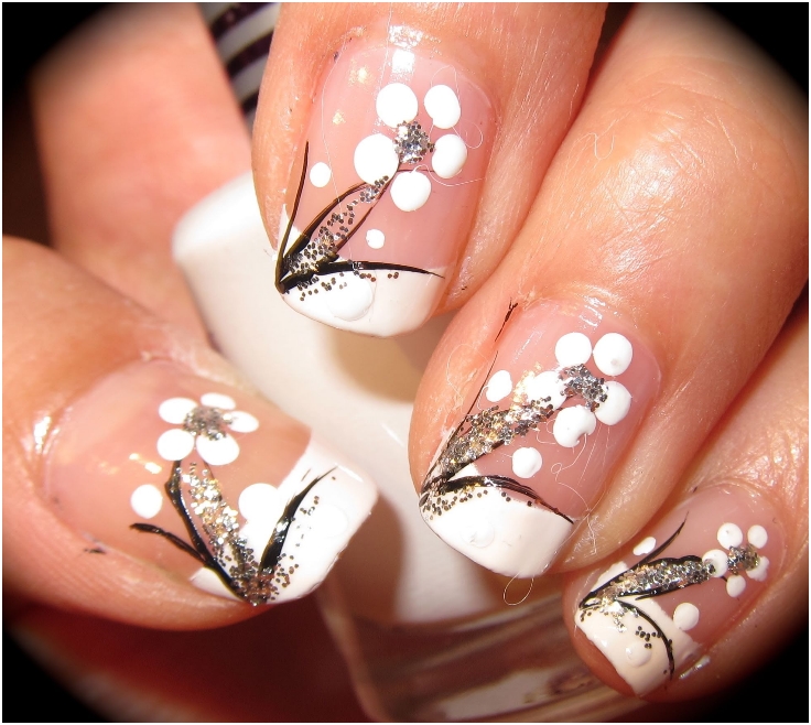 Black-And-White-Floral-Nail-Art