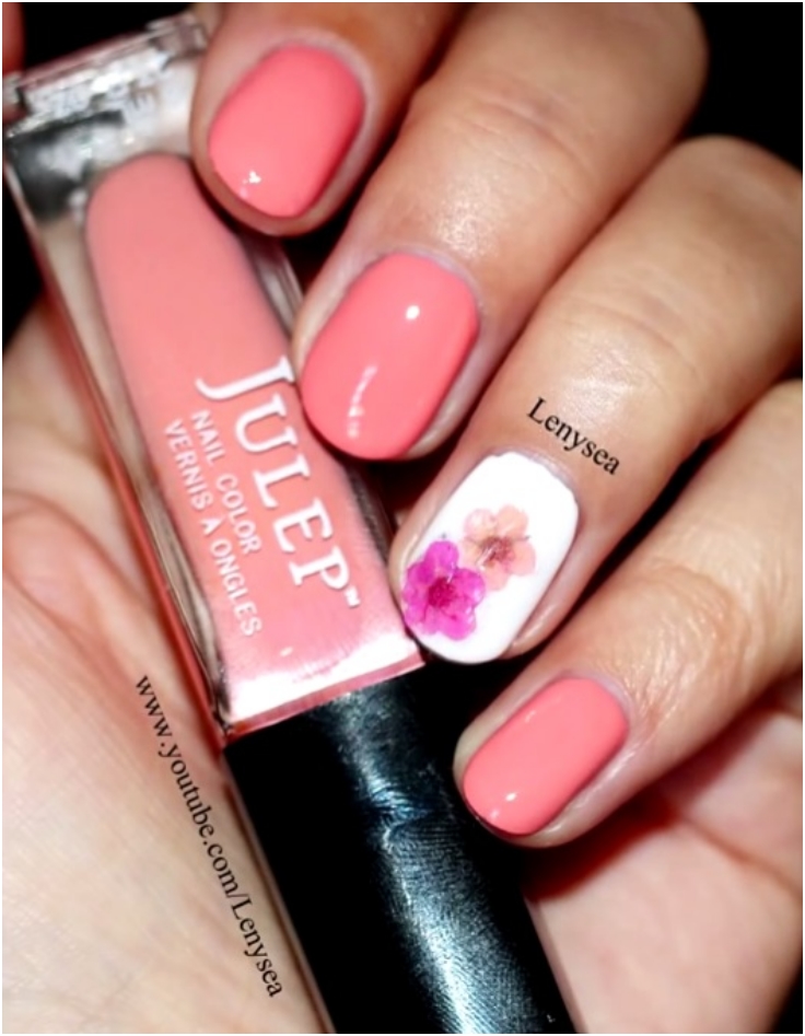 Easy-Spring-Nail-Design-With-Dry-Flowers
