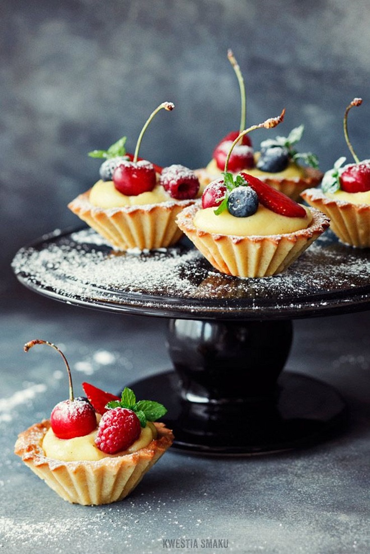 Mini-Tarts-with-Fruits-and-Vanilla-Custard