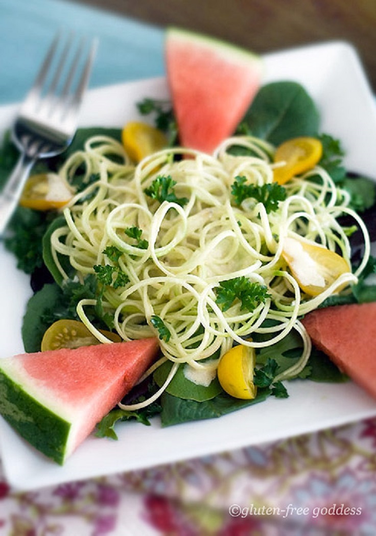 Raw-Zucchini-Pasta-in-a-Vegan-Curry-Cream-Sauce