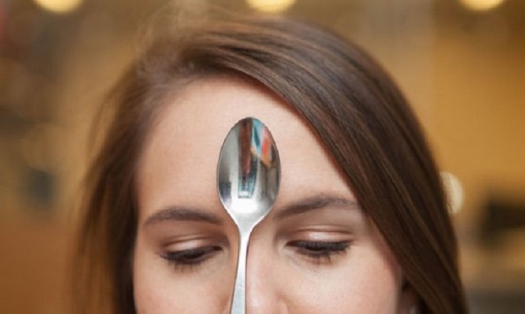 Spoon-as-an-acne-remedy