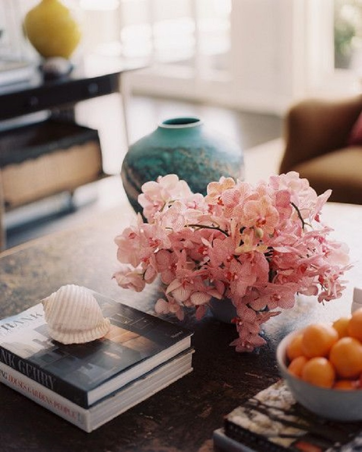 rustic-coffee-table-decorated-with-books-and-natural-objects