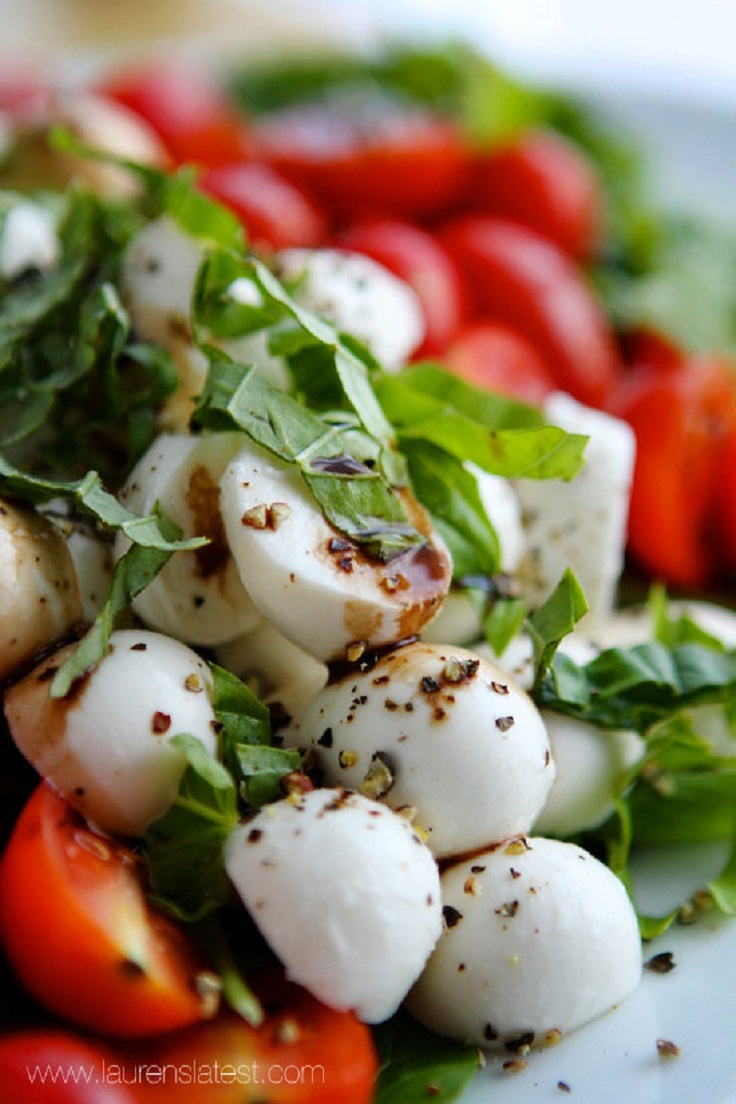 Caprese-Salad-with-Garlic-Balsamic-Dressing