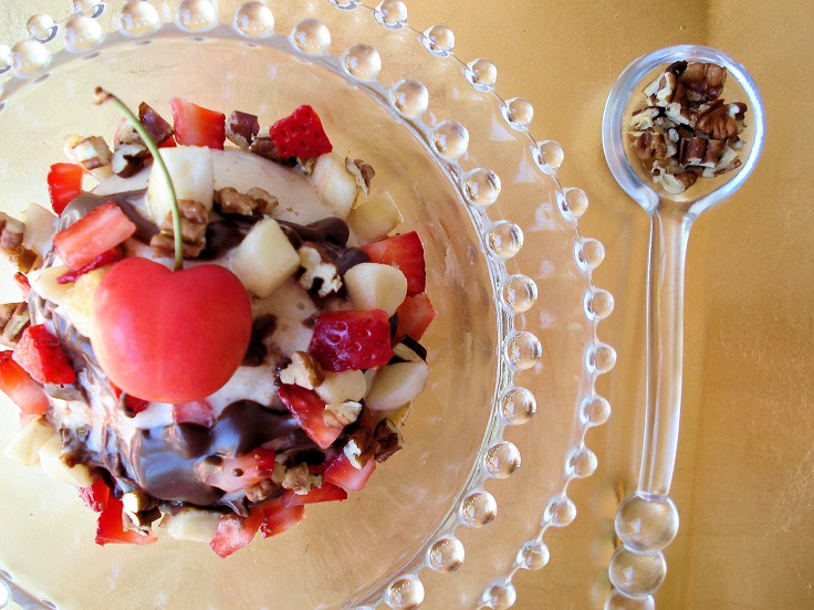 Frozen-Yogurt-Sundae-with-Spiced-Nuts